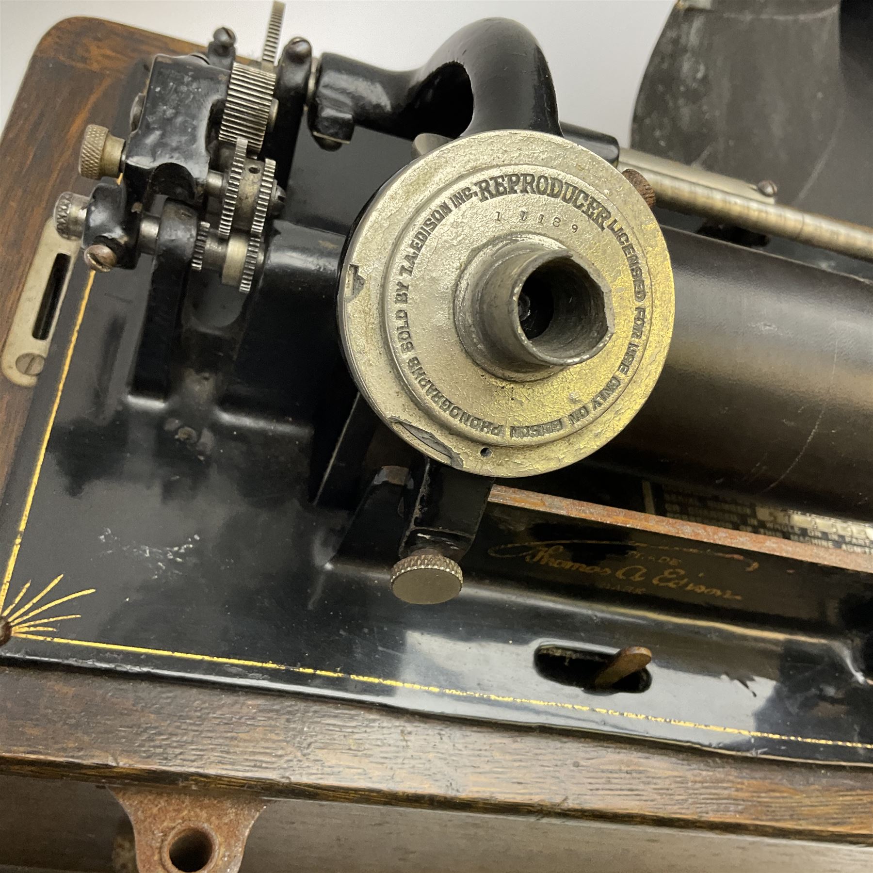 Early 20th century oak cased Edison Standard Phonograph with Model R 4-minute reproducer and brass horn, serial no.572593, last patent date 1905, with cover and cranking handle W33cm