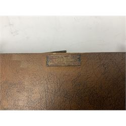 Windsor five-piece clarinet, serial no.EK05580; and Selmer Console clarinet with B&H mouth-piece; both cased (2)