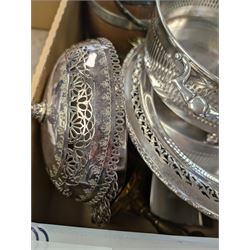 Collection of metal ware, including pewter tankards and plate, brass candlesticks, barrel, etc 