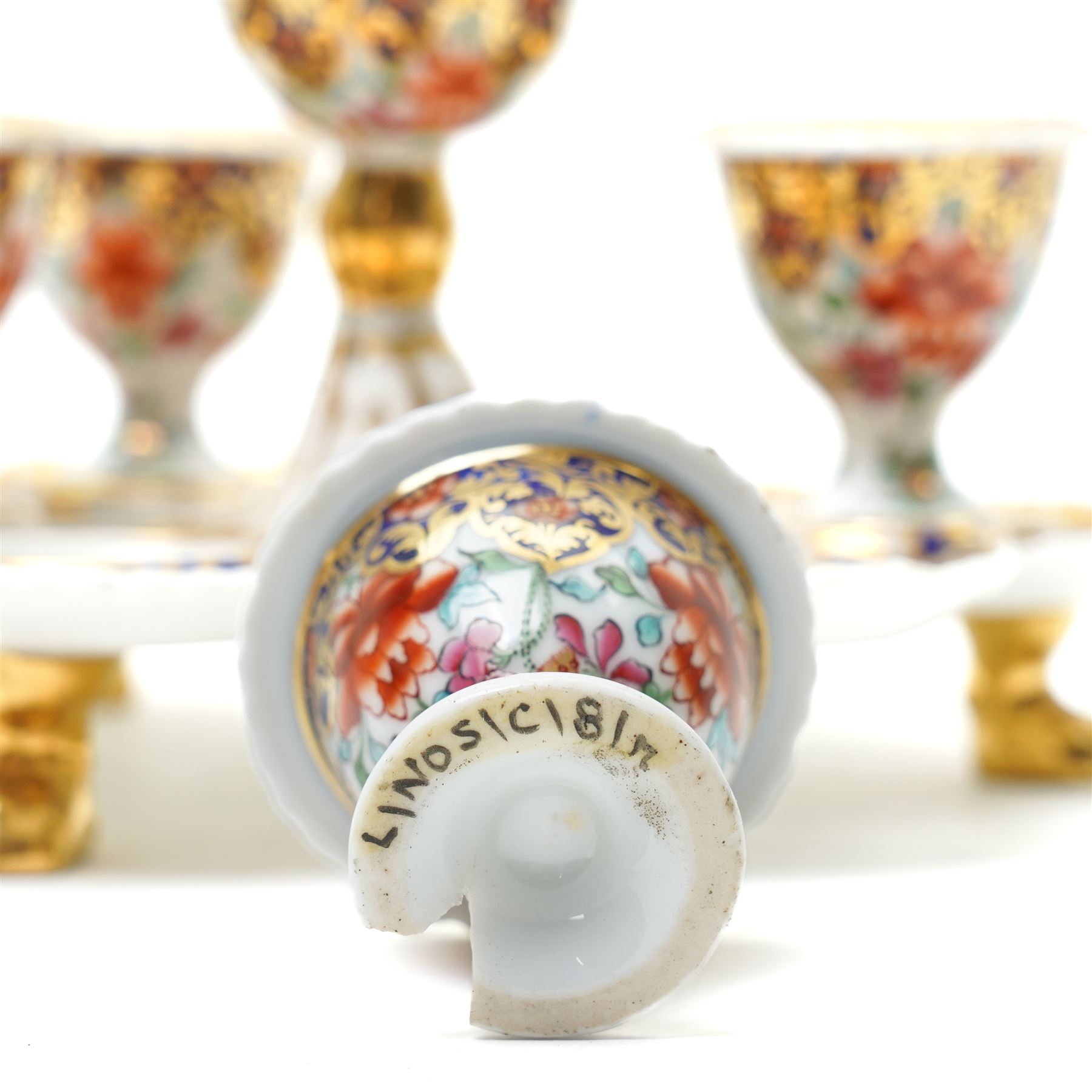 Early 19th century Chamberlain's Worcester egg stand of serpentine circular form fitted with five egg cups and decorated with flowers on a blue and gilt ground with gilt border and on paw feet D20cm. Printed mark used on the Regent body circa 1811-1820 
Provenance: property of a Nobleman