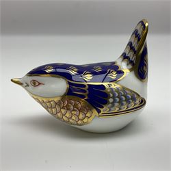 Royal Crown Derby paperweight in the form of a wren, with a gold stopper, H6cm