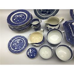 Late 18th/early 19th century Chinese export dinner plate, together with
Royal Venton Ware in Willow pattern, part dinner service, including two covered tureens, jug, six dinner plates, two serving platters, three serving platters, six dinner plates, seven side plates and seven dessert plates etc