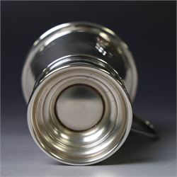 Silver Queen Elizabeth II Silver Jubilee mug, with silver and enamel profile of the Queen's head to one side, hallmarked W I Broadway & Co, Birmingham1977, H7.5cm, boxed