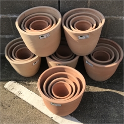A quantity of approx. 24 mixed terracotta plant pots - various sizes