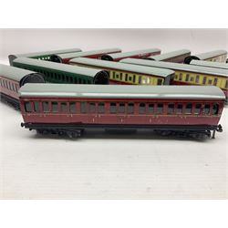 Hornby Dublo - fourteen passenger coaches including Southern Suburban Stock, Gresley Stock, Stanier Stock etc; and TPO Mail Van; all unboxed (15)