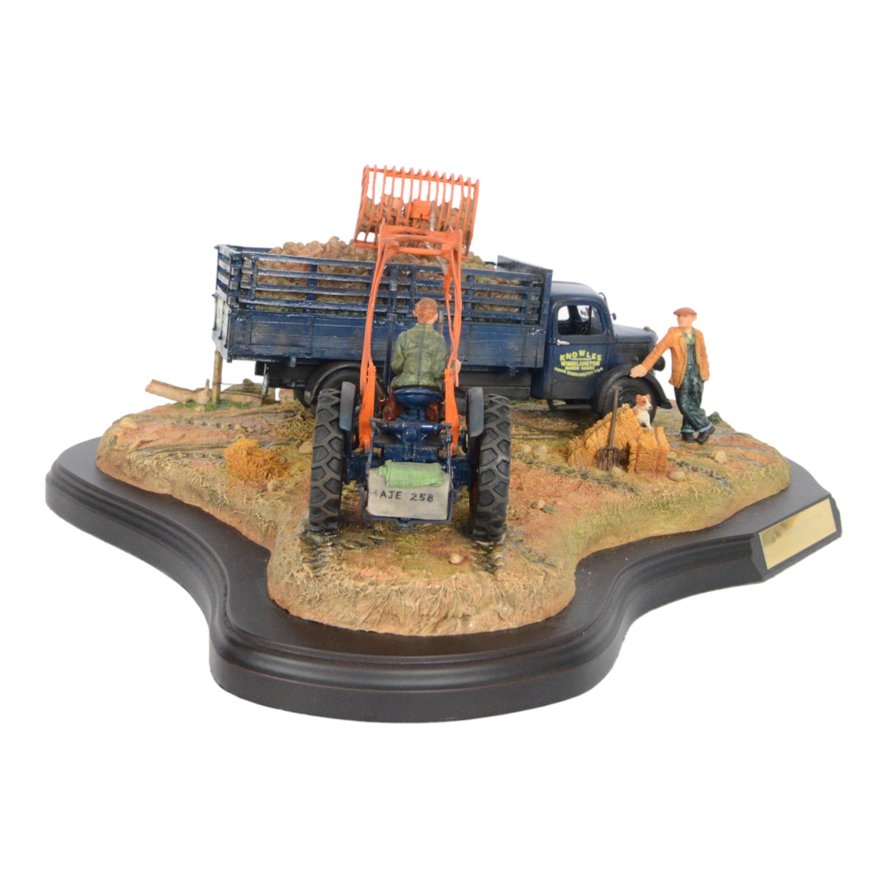 Limited edition Country Artists 'A Vintage Harvest' no. 01708, limited edition no. 173/570, with box and certificate of authenticity