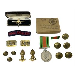 Royal Artillery 9ct gold and enamel sweetheart brooch in original box; together with Royal Artillery shoulder title, brass badges and buttons; and WW2 Defence Medal in issue box to 232775 addressed to Mrs. J.M. Morgan