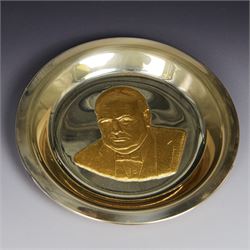 Limited edition silver filled The Churchill Centenary Trust plate, of circular form decorated in low relief with a portrait of Winston Churchill in 24ct gold, hallmarked John Pinches, London 1974, contained within wooden display frame with velvet interior, plate D20.5cm