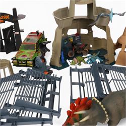 Kenner Jurassic Park Command Compound, Capture Copter, Jungle Explorer, Lost World Motorbike and rider, five Kenner Jurassic Park figures and a collection of dinosaur figures, including Kenner Jurassic Park JP05, JP06, JP08 and JP09, UKRD examples etc