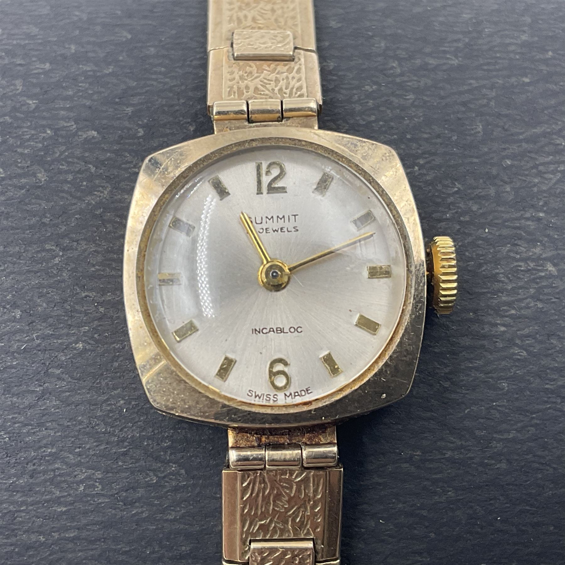 9ct gold Summit 17 Jewels ladies manual wind wristwatch, on 9ct gold articulated strap, stamped 375