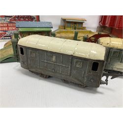 ‘0’ gauge - six boxed Hornby Hachette coaches comprising three Saloon Cars and three Dining Cars in original boxes; three loose ‘SNCF’ cars; three crossings, two Hornby/Meccano railway stations, one bridge and a water tank; two further Mettoy Railways ‘Railway Bridge’ in original boxes (17)