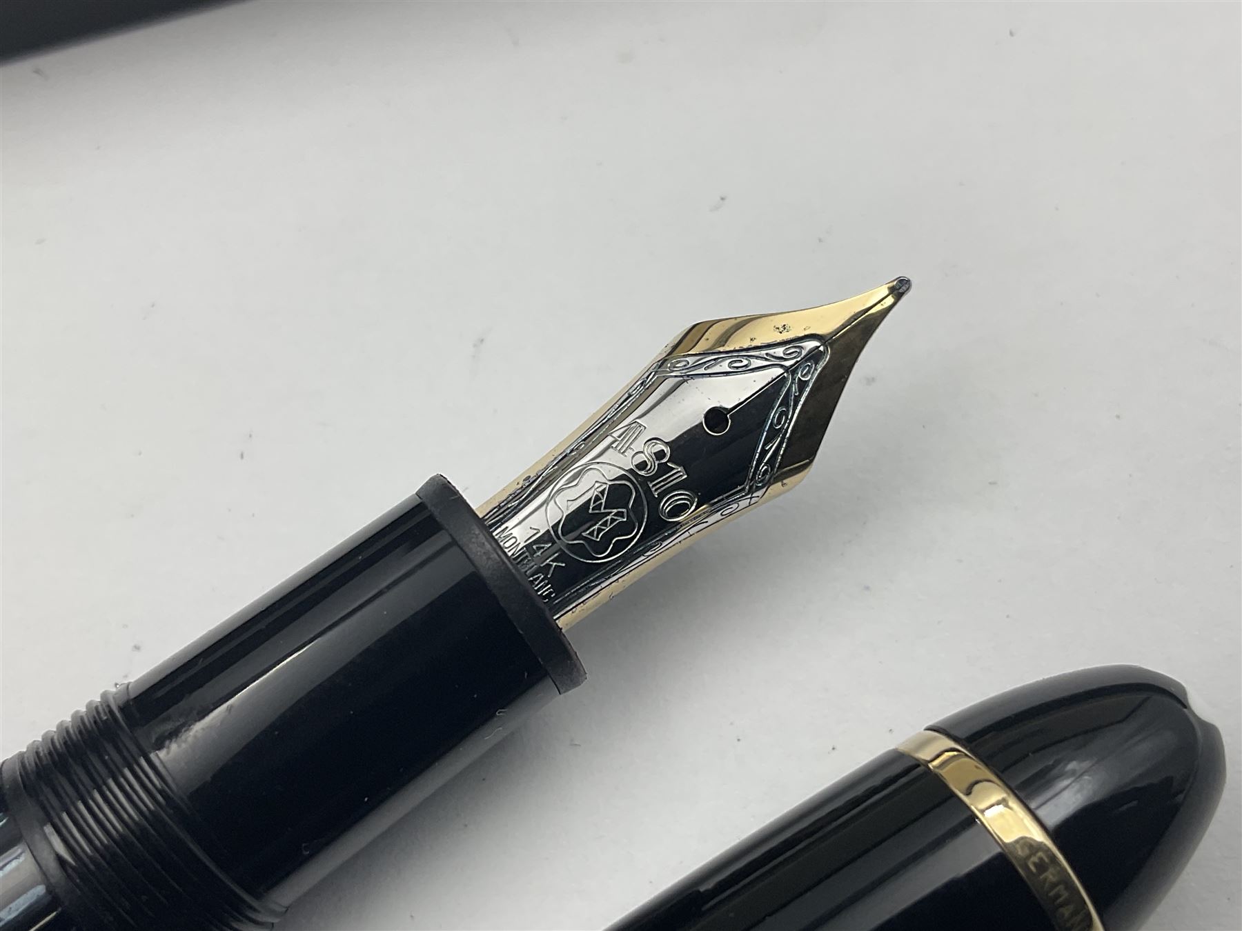Montblanc hotsell 4810 14k