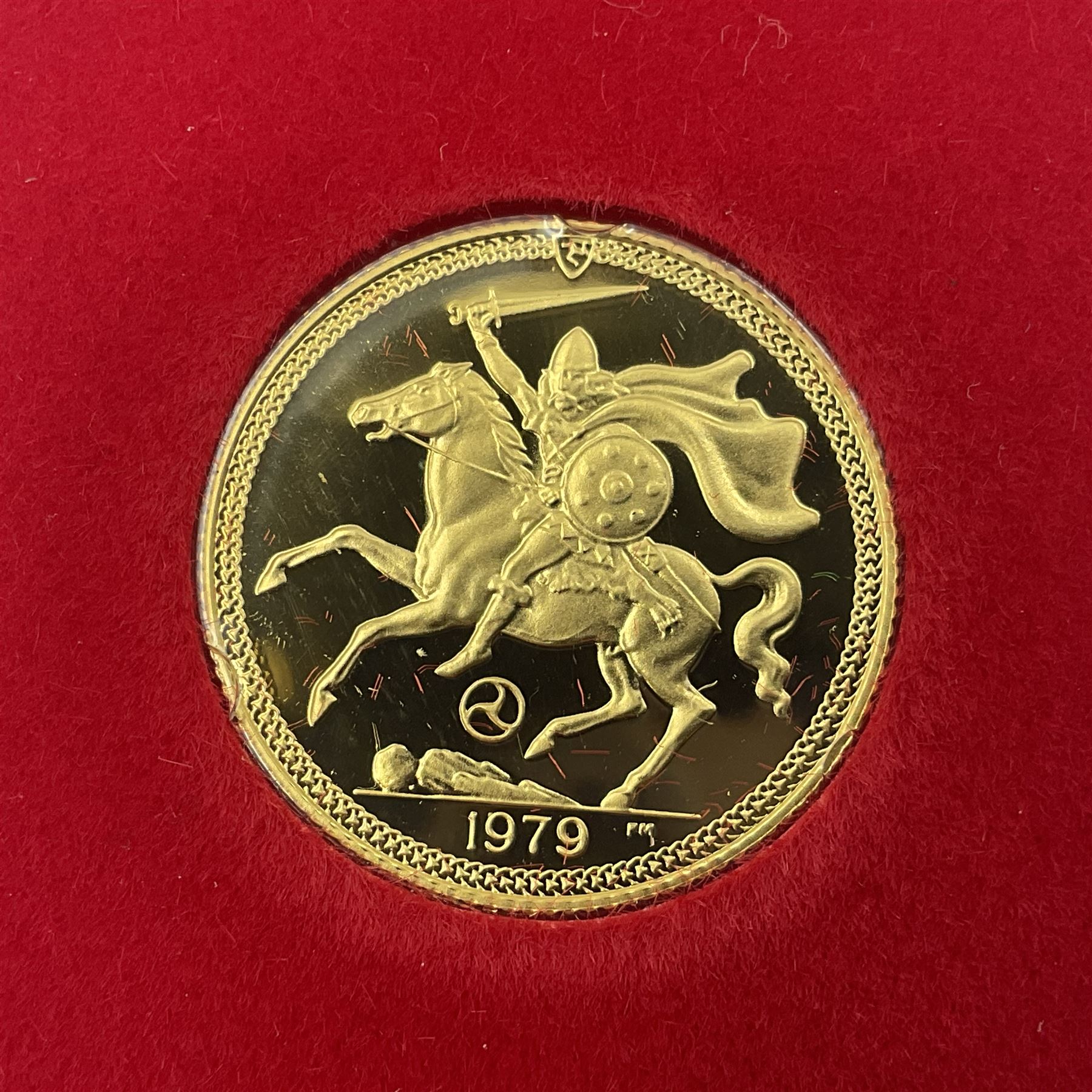 Queen Elizabeth II Isle of Man 1979 gold proof full sovereign coin, in holder with certificate