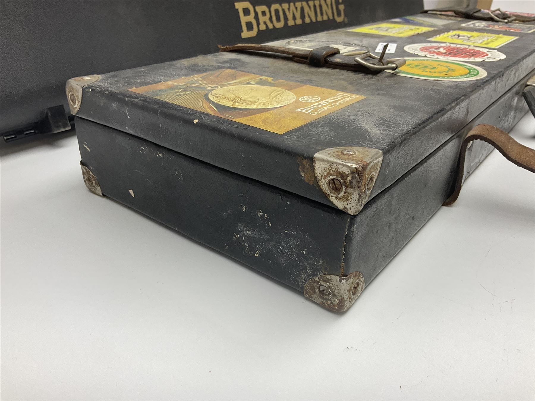 Browning black plastic shotgun case to accommodate 76.2cm (30