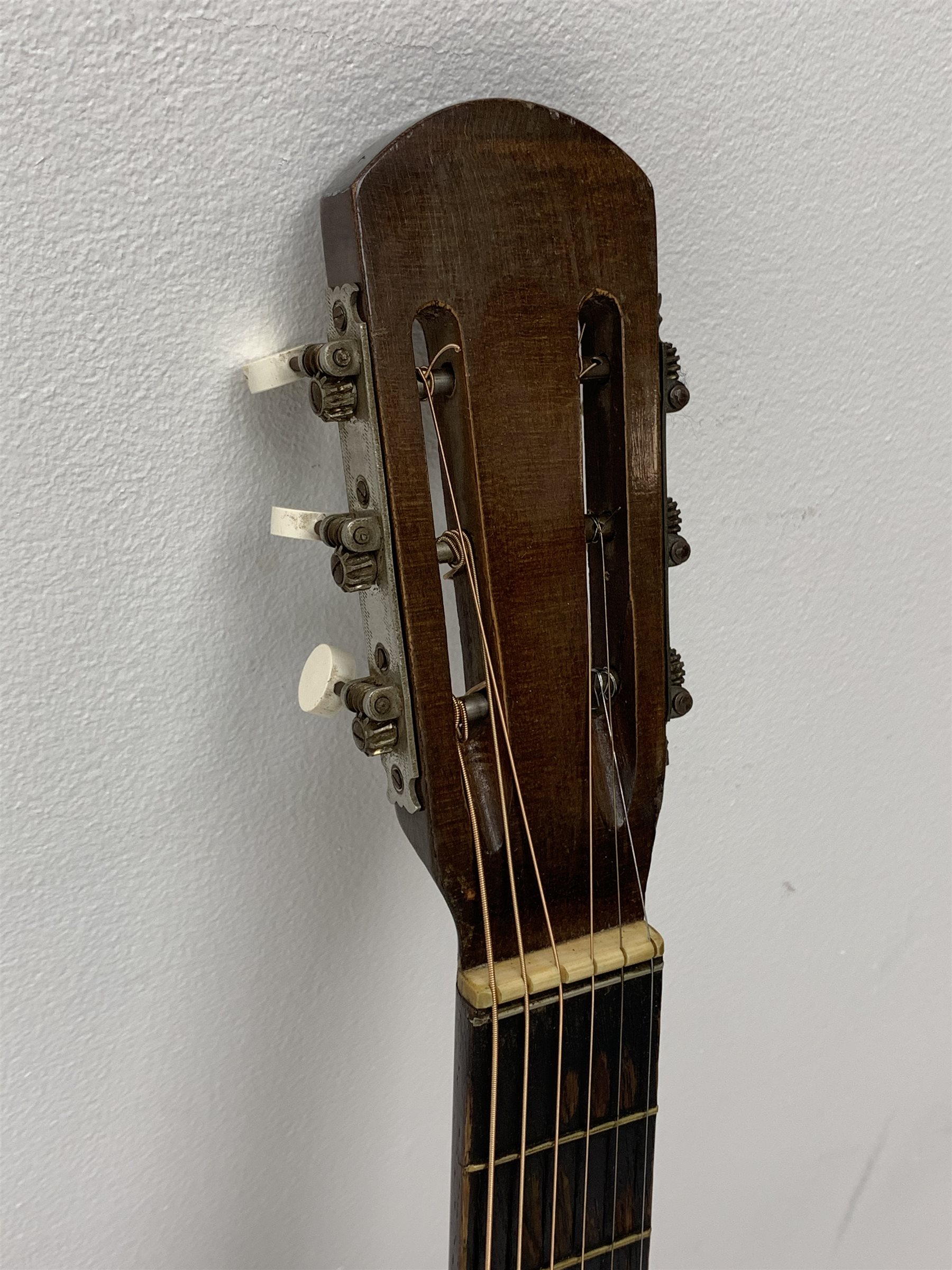 Melodija Menges vintage Parlour guitar 