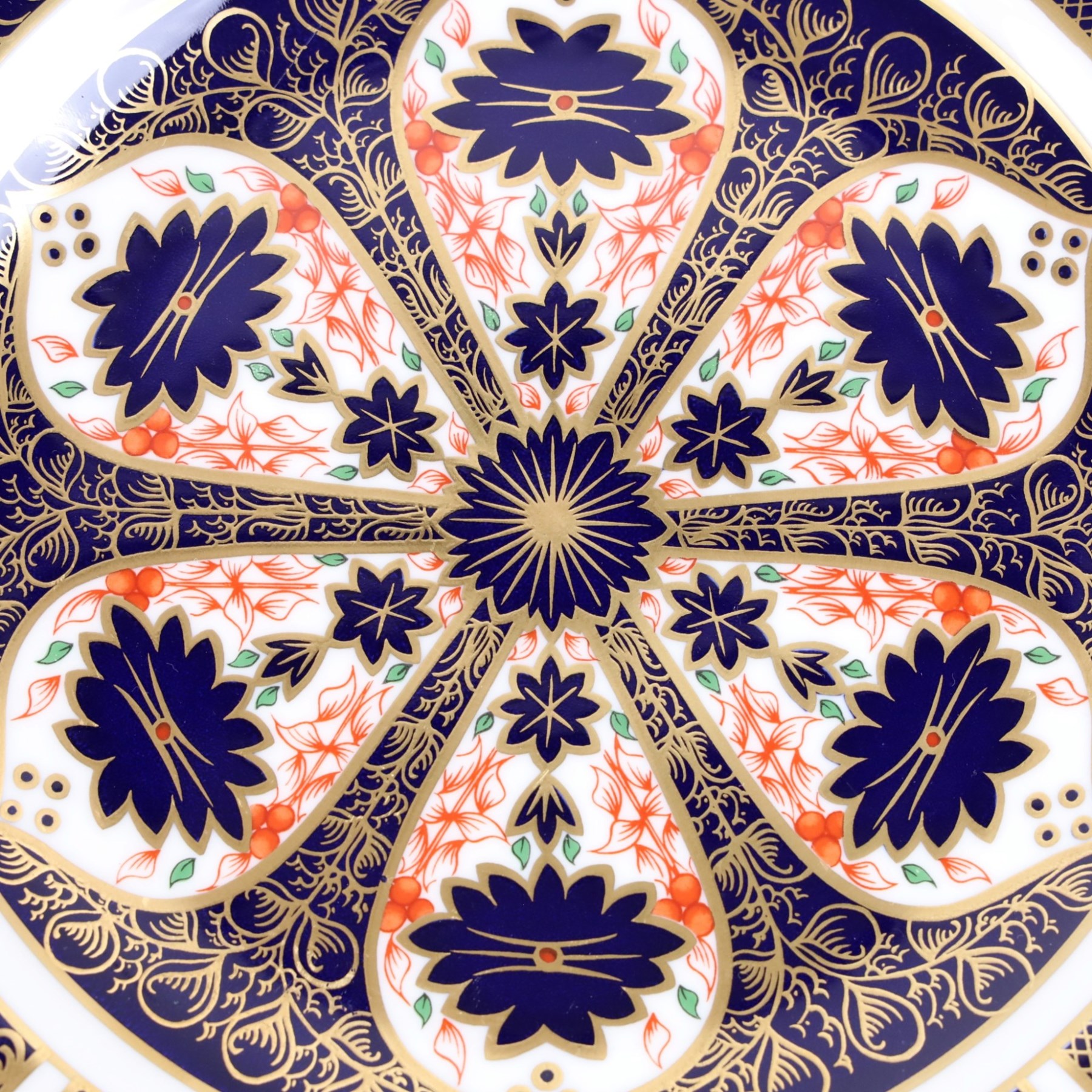 Royal Crown Derby Old Imari 1128 six dinner plates, D27cm