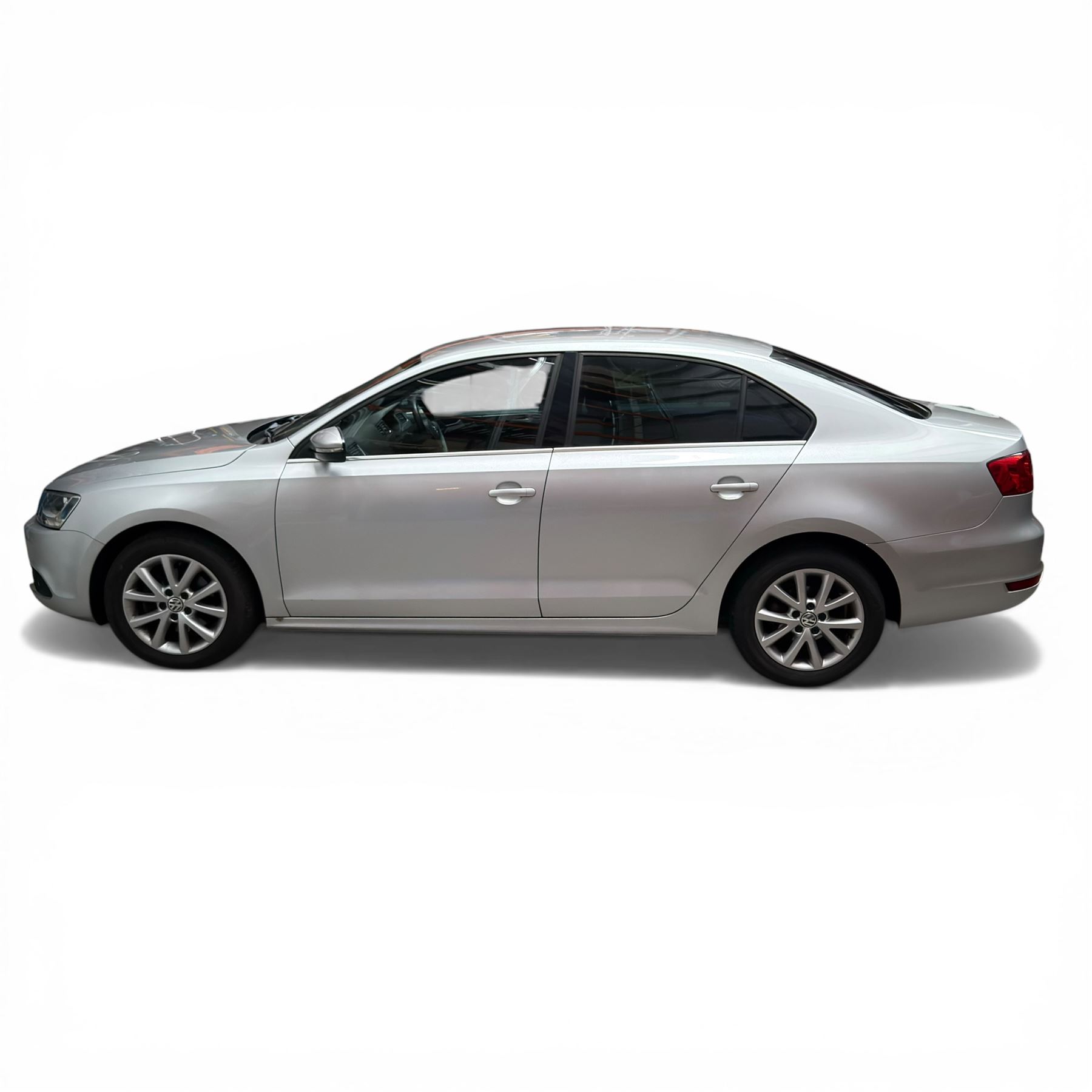 Volkswagen Jetta, 1.6 litre blue-motion diesel, 82000 miles, manual, silver, 2013, (NX63 VVT), MOT till 13 August 2026, £20 road tax, full VW service history, parking sensors, bluetooth - this vehicle is subject to 10% plus VAT buyers premium (12% in total)