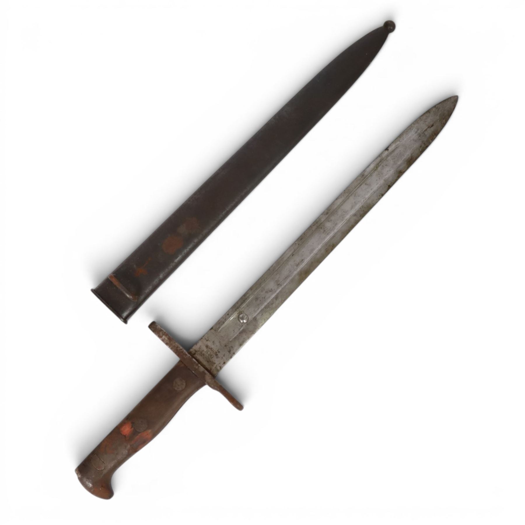 WWI Swiss 1918 pattern bayonet, with ricasso stamped 'NEUHAUSEN SIG', with metal scabbard, L44cm 