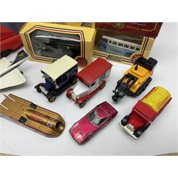 Quantity of model cars to include Atcomi radio control Ford Sierra XR4i, Maisto 1:18 scale Volkswagen Export Sedan, Corgi Tom & Jerry cars, Lledo, Dinky, Matchbox etc, boxed and loose 