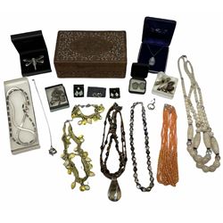 Silver necklace, necklace with a gold clasp, Wedgwood jasperware pendant and other costume jewellery along with a wooden boxed with carved floral decoration.   