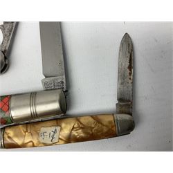 Twenty-nine pocket knives including commemorative and advertising examples, Richards of Sheffield single blade folding knife etc