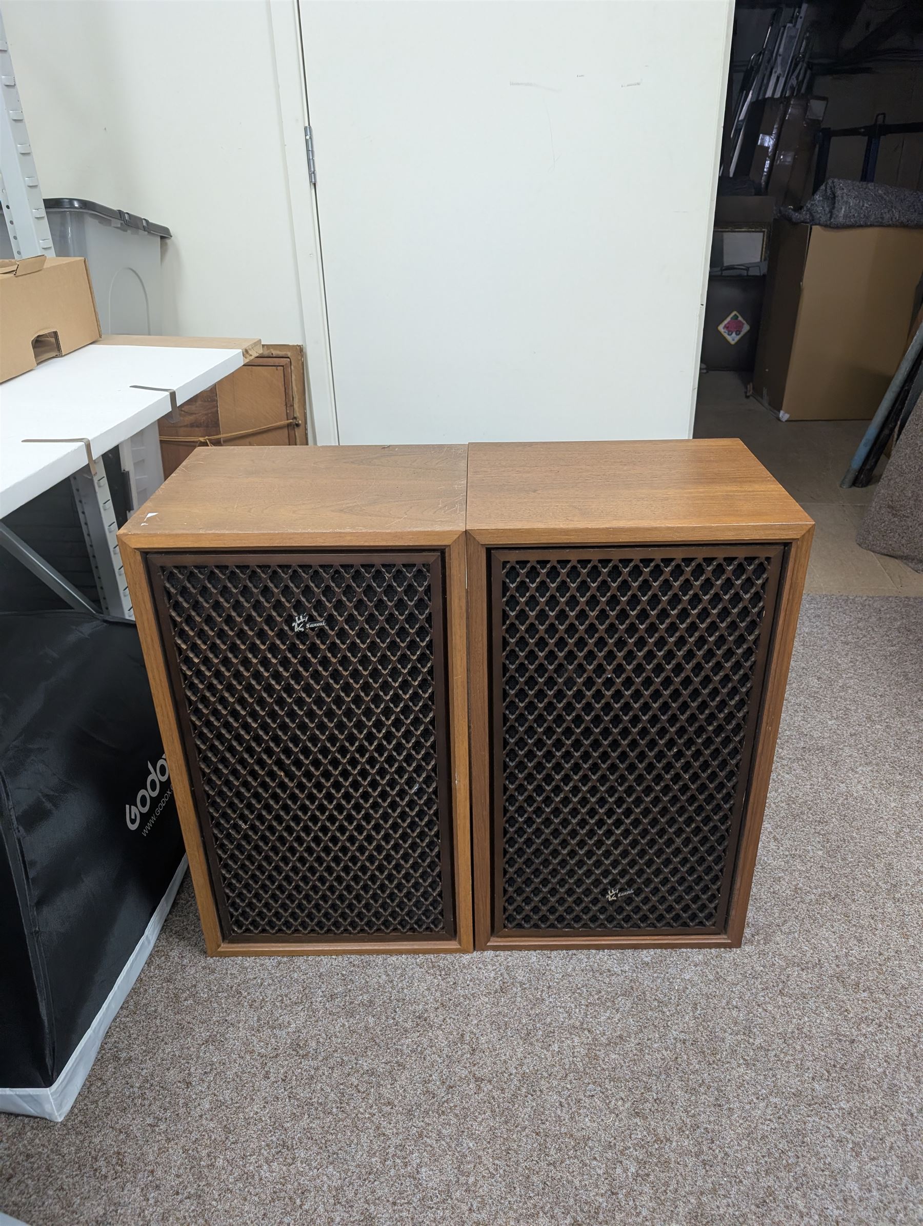 Sansui stereo tuner amplifier 1000X, pair of Sansui SP-2002 speakers and a pair of Hitachi SS-W50 omnidirectional speakers