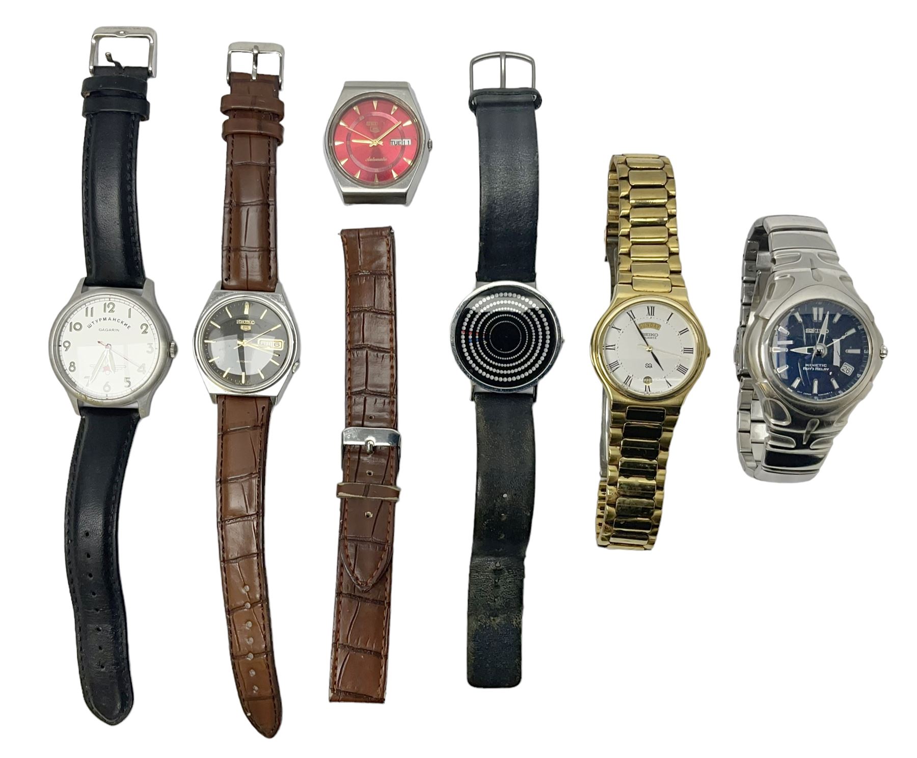 Seiko 5 automatic wristwatch Cal. 7009A, black dial with day-date aperture, Seiko Kinetic auto relay wristwatch and four other watches (6)