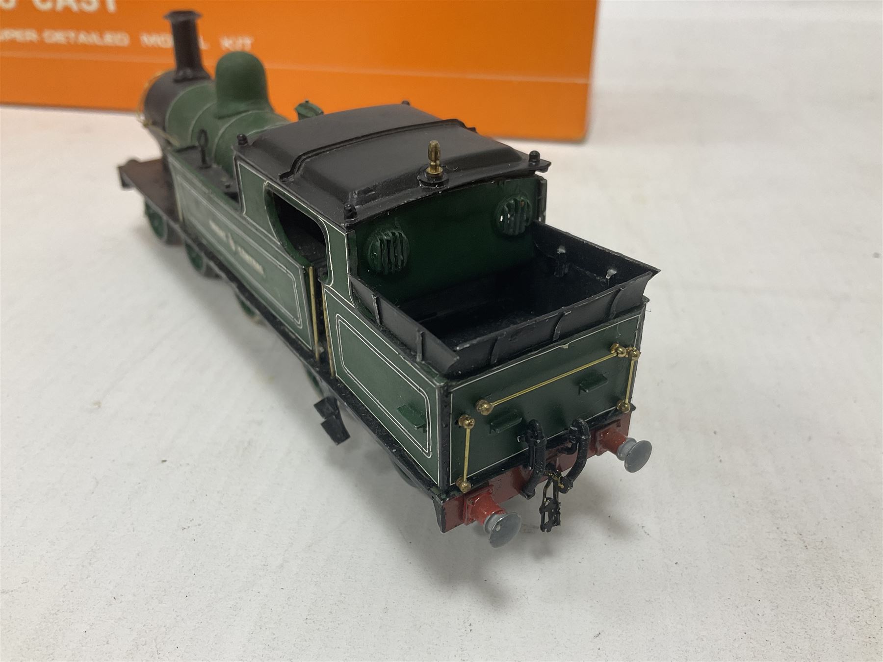 ‘00’ gauge - two kit built steam locomotives comprising NC 118 Nu-Cast LNER C13 (ex Great Central) 4-4-2 Tank locomotive no.67404 in BR black with original box; together with similar Great Central 4-4-2 Tank locomotive in green (2) 