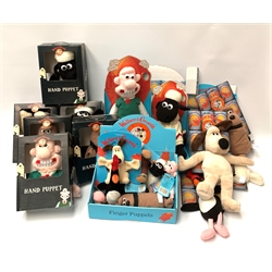  Wallace & Gromit 'Born To Play' character soft toys comprising four card mounted large Beanies, six small Beanies with shop display box, two card mounted finger puppets with two shop display boxes, Talking Wallace and Bleating Shaun in original boxes with outer packaging and six boxed hand puppets  