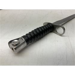 Swiss Model 1957 SIG rifle bayonet by Wenger with 23.5cm steel blade numbered 350857; in plastic scabbard with leather frog stamped GSCH 85 L38cm overall; and Egyptian Hakim rifle bayonet with the same script number to the grip and steel scabbard (2)