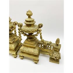 Victorian brass fire kerb, the pierced central rail leading to bracket ends with lion mask detail and urn finials draped with husk swags, H32cm, W117cm