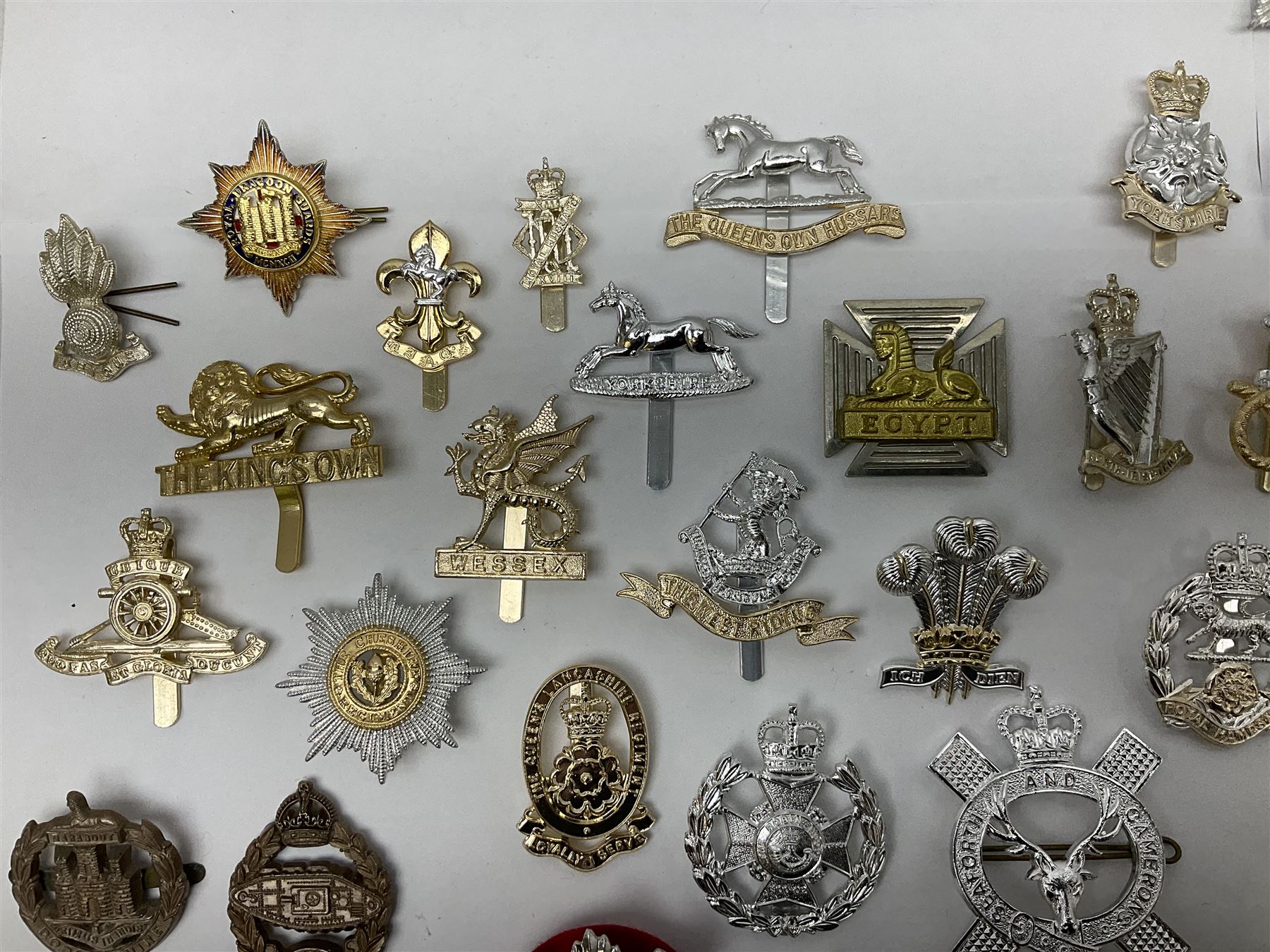 Military badges - approximately eighty predominantly staybrite glengarry, cap and collar badges and small quantity of plastic badges