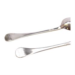 Pair of 18th century American silver Hanoverian pattern tablespoons, marked for Paul Revere Jr., Boston MA, L20cm


