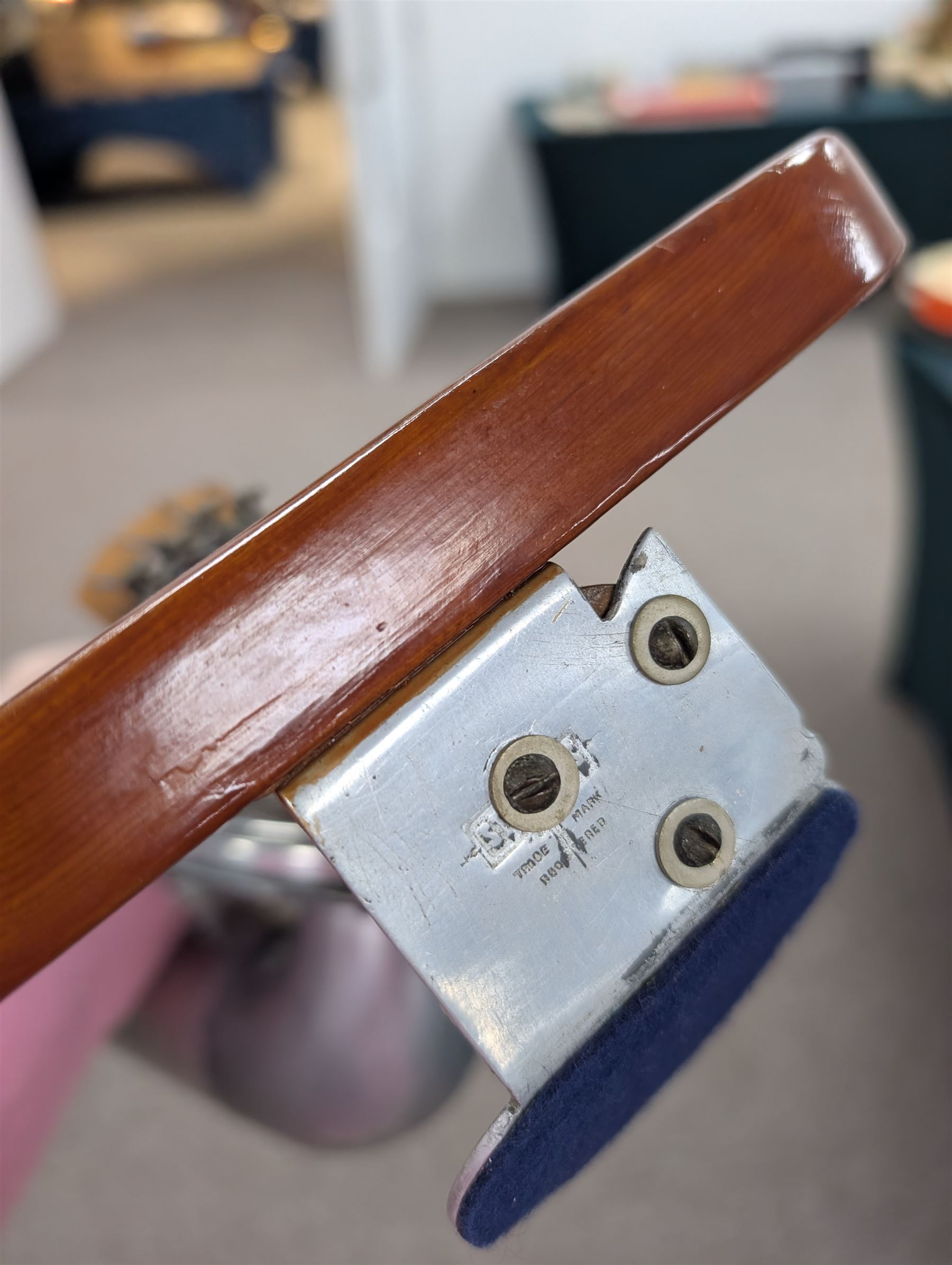 Early 20th century Stroviols Popular Model violin, with four strings and single aluminium horn