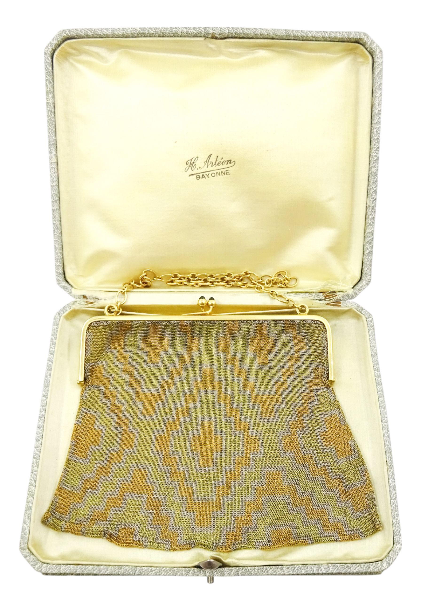 French tri-coloured gold mesh purse, with 18ct gold bar clasp and 18ct gold oval link chain, with cabochon sapphire set clasp, eagle hallmark