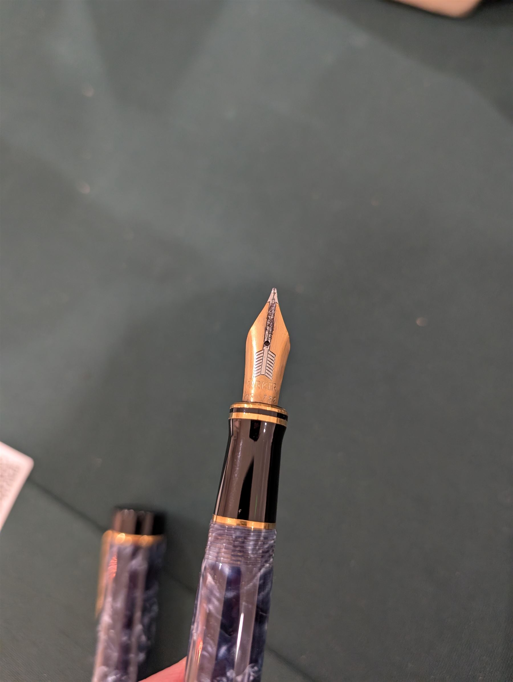 Parker Duofold fountain pen in blue marble, with 18ct gold nib, in case 