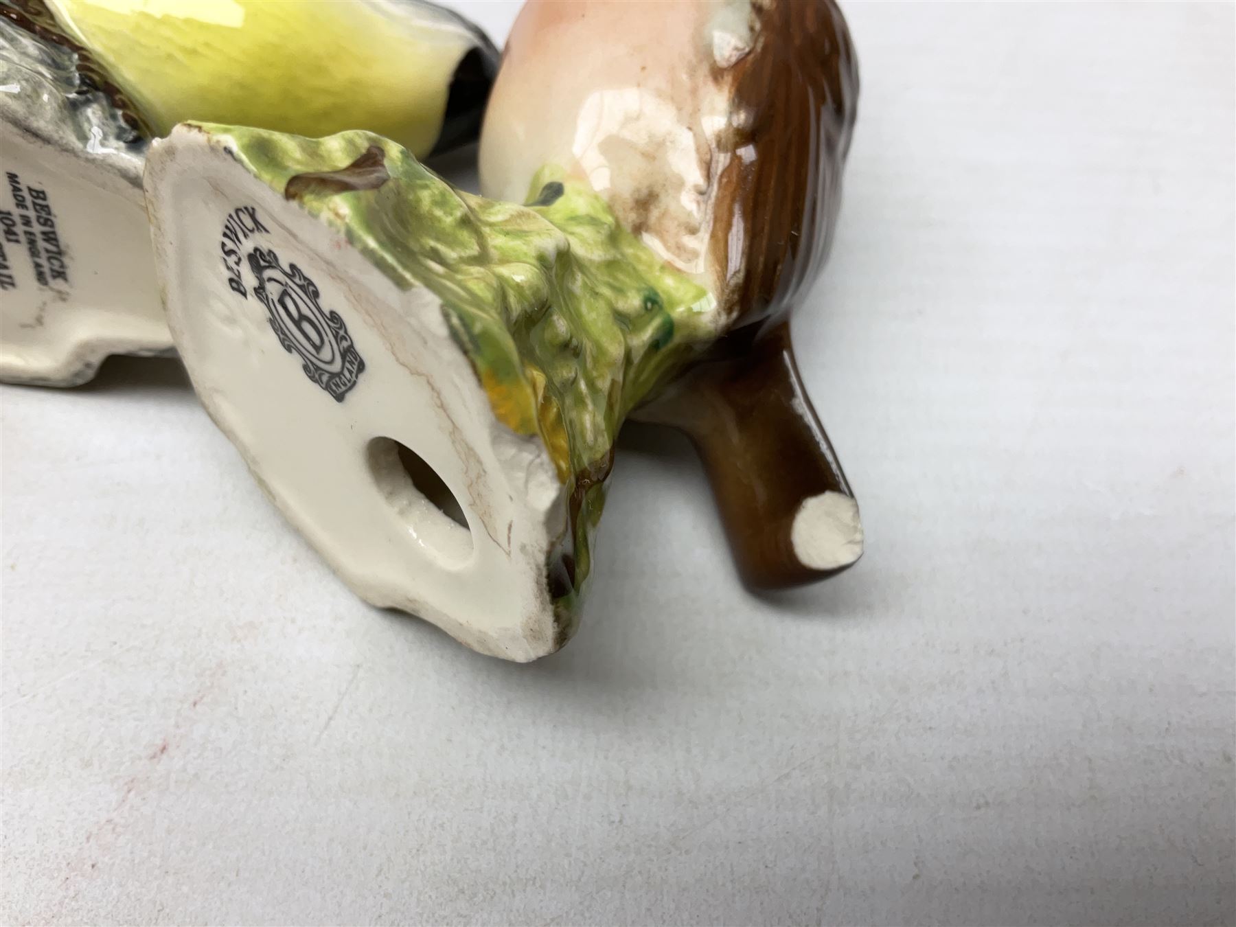 Group of Beswick figures of birds, comprising kingfisher no 2371, thrush no 2308, owl no 2026, and nine smaller bird figures to include greenfinch, wren etc