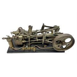 Live steam model of a horizontal mill engine with 7cm flywheel, on oblong bakelite type base L23.5cm