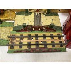 ‘0’ gauge - six boxed Hornby Hachette coaches comprising three Saloon Cars and three Dining Cars in original boxes; three loose ‘SNCF’ cars; three crossings, two Hornby/Meccano railway stations, one bridge and a water tank; two further Mettoy Railways ‘Railway Bridge’ in original boxes (17)