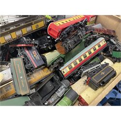 Large quantity of ‘00’ gauge loose locomotives, carriages and tenders, parts, power control units, track and empty boxes, in five boxes 