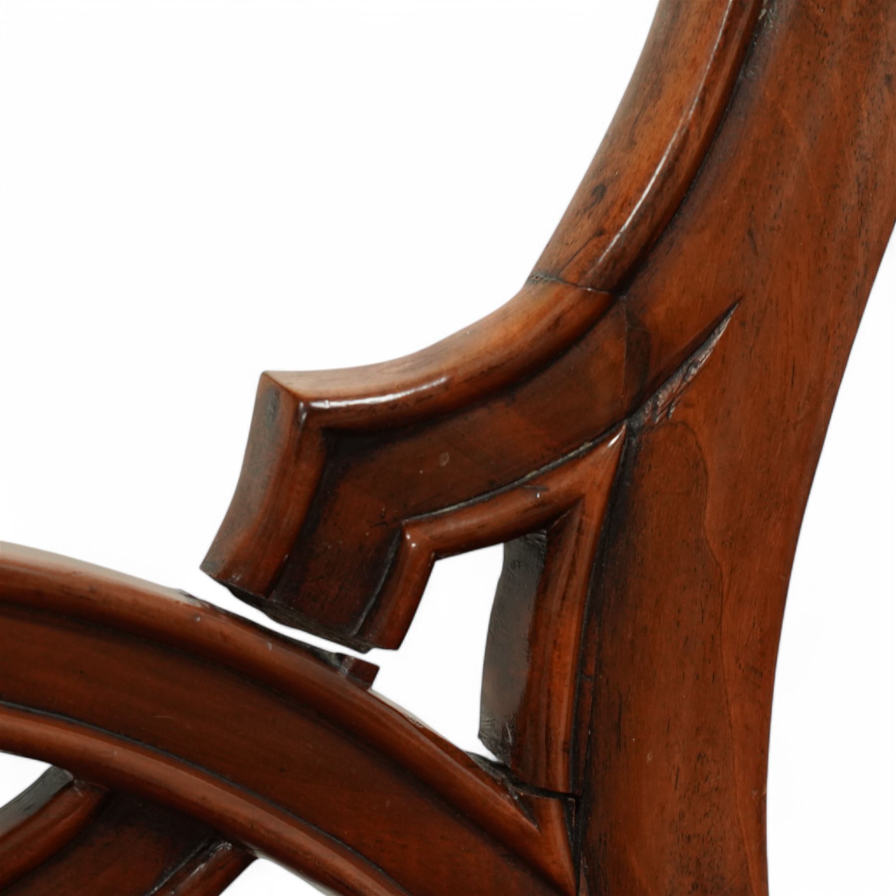 Victorian mahogany pedestal breakfast table on scroll feet, 128x74cm, with four walnut balloon back dining chairs with vase reeded legs, 89x45x44cm 