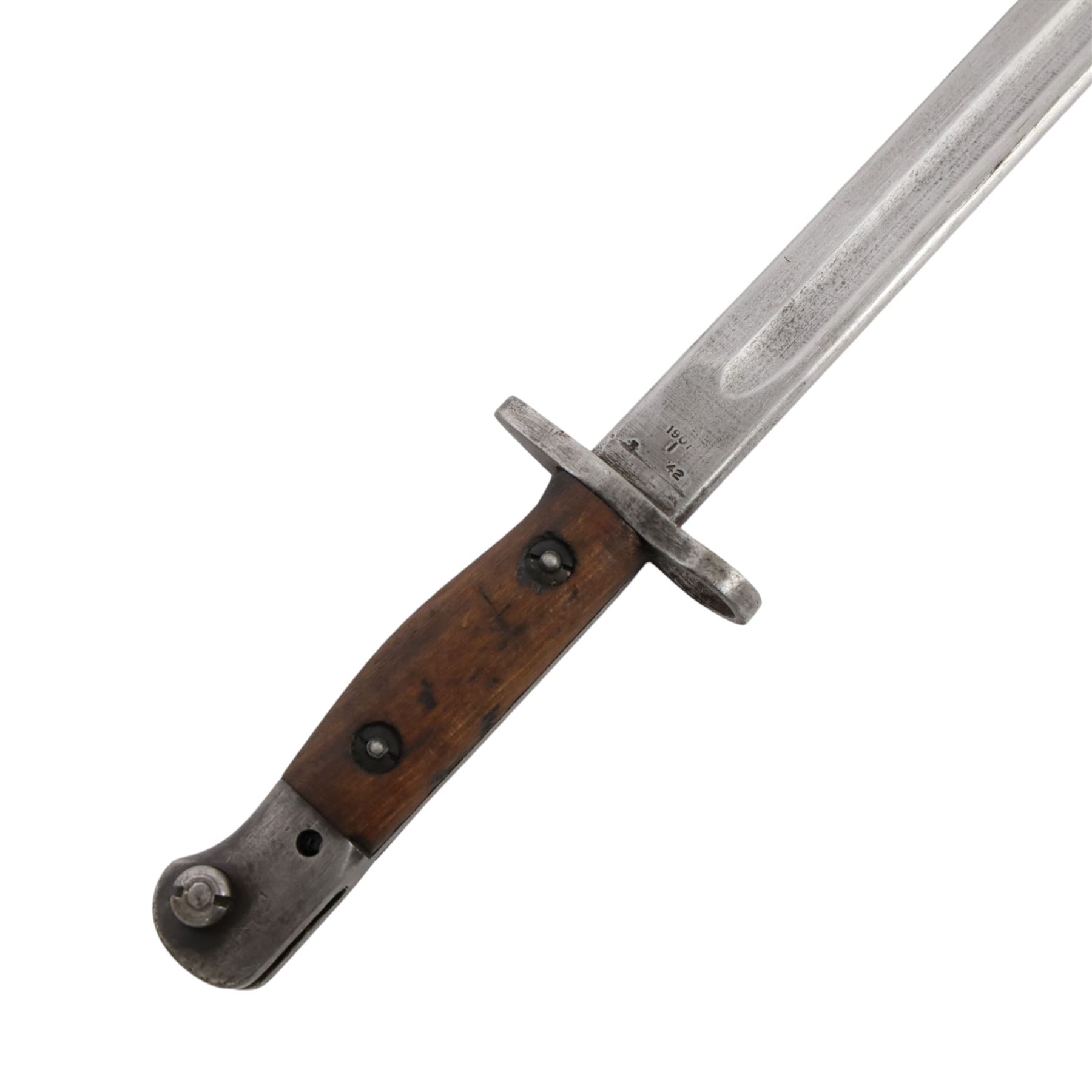 Lee Enfield SMLE Rifle Bayonet, 1907 pattern, with leather scabbard, L57cm 