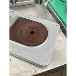 John Hunt - Champion Medium cast iron pie press - THIS LOT IS TO BE COLLECTED BY APPOINTMENT FROM DUGGLEBY STORAGE, GREAT HILL, EASTFIELD, SCARBOROUGH, YO11 3TX