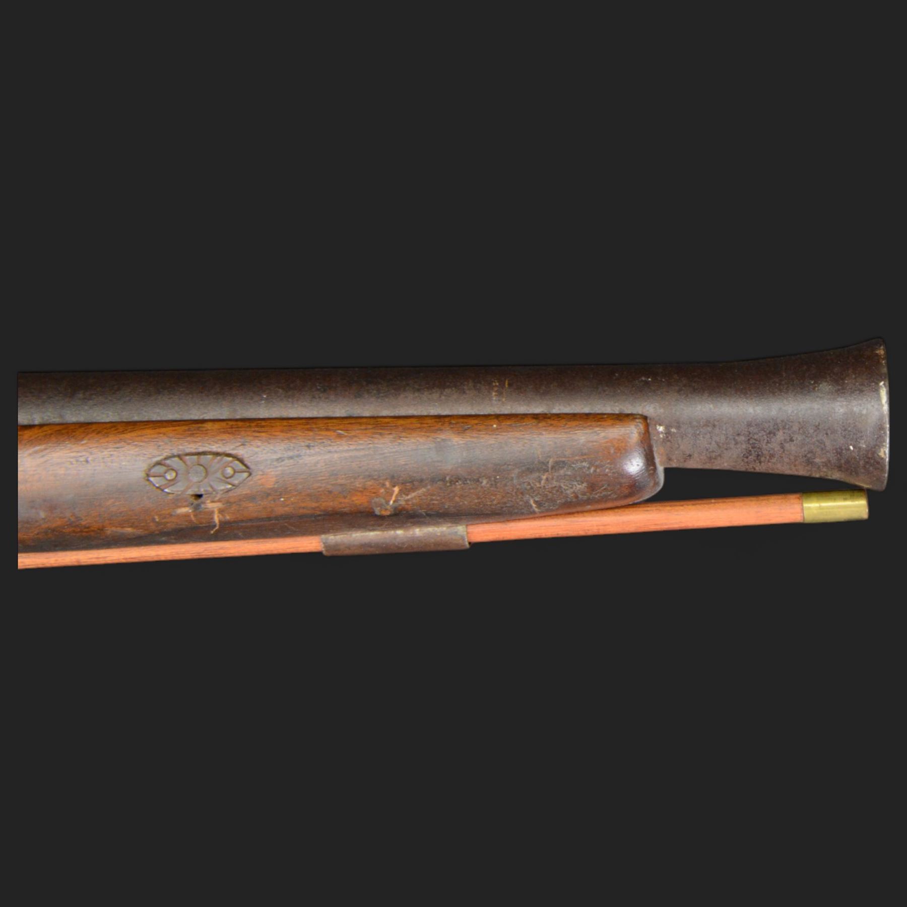 Blunderbuss flintlock long pistol, with 42.5cm flared steel barrel, with later ram rod beneath barrel, overall L83cm