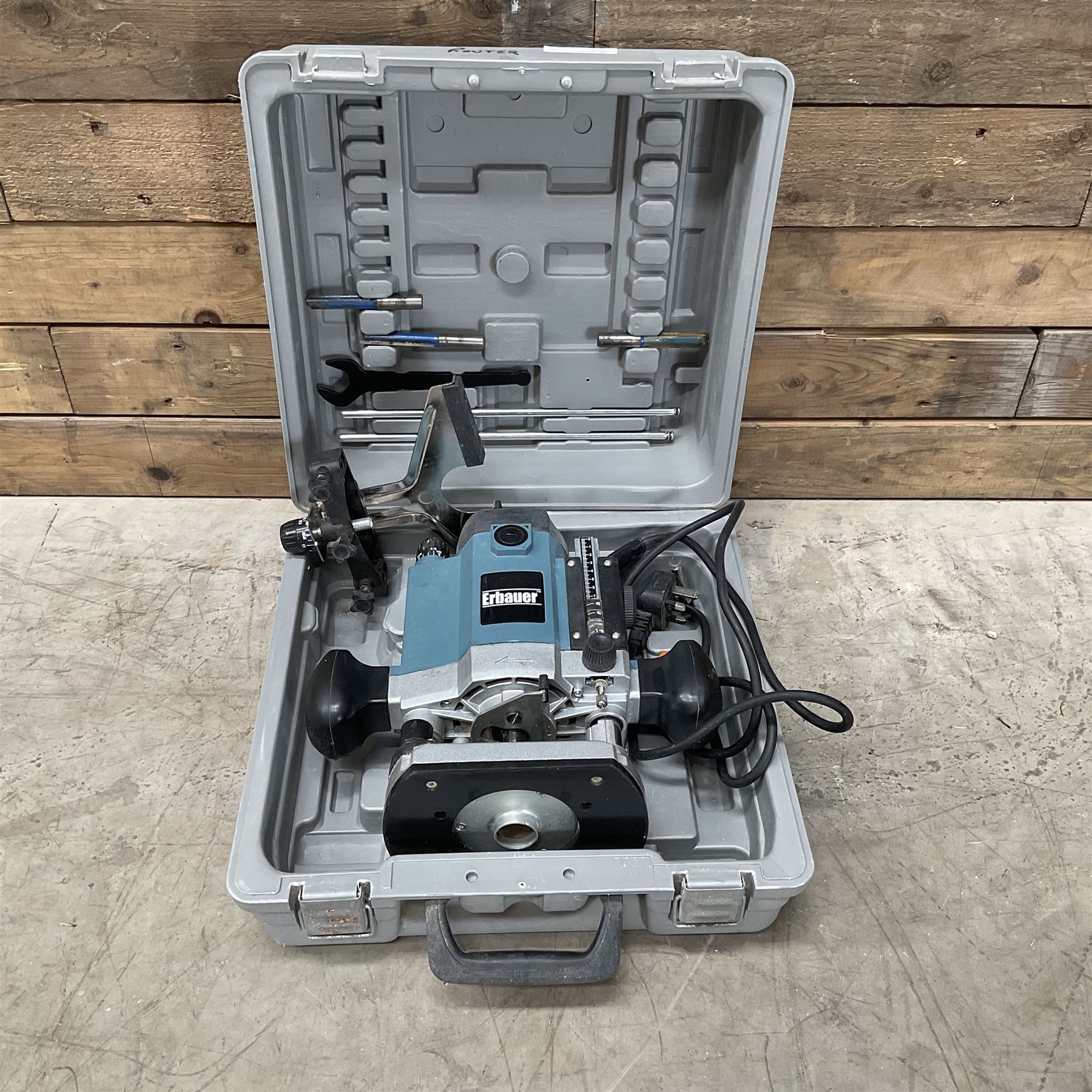 Erbauer ERBRT3-240 router and a MacAllister MPS750-2 pole chainsaw