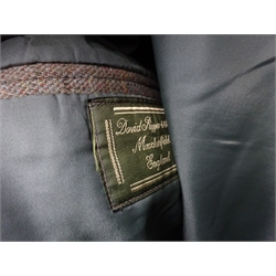  Gentleman's wool tweed shooting suit by David Ripper & Sons, cap, comprising jacket: 46