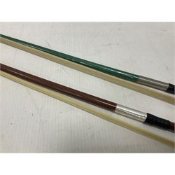 Zest full size pink violin, with a solid wood body and maple head, with matching pink bow and two further bows, in a hard case Length 60cm