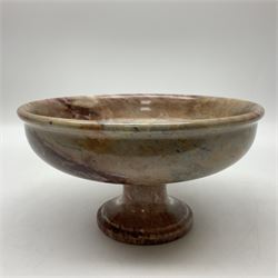 Pink veined marble bowl, of circular form, upon a spreading circular foot, D22cm, H12cm