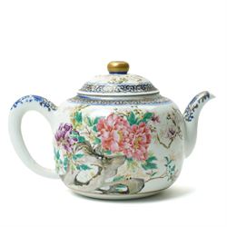 Japanese 19th century famille rose teapot, with Amsterdams Bont decoration, each face with chrysanthemums within a painted blue and gilt border, with six character kaisho style mark to underside of cover, H16cm 