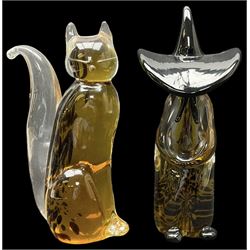 Murano glass cat and figure ina hat, together with tow valletta glass paperweights and bird glass paperweight, cat H20cm 